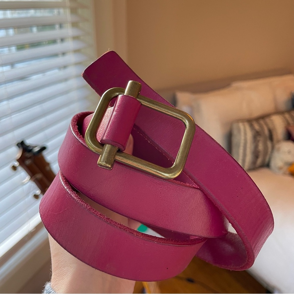 pink american eagle belt with gold buckle 💖